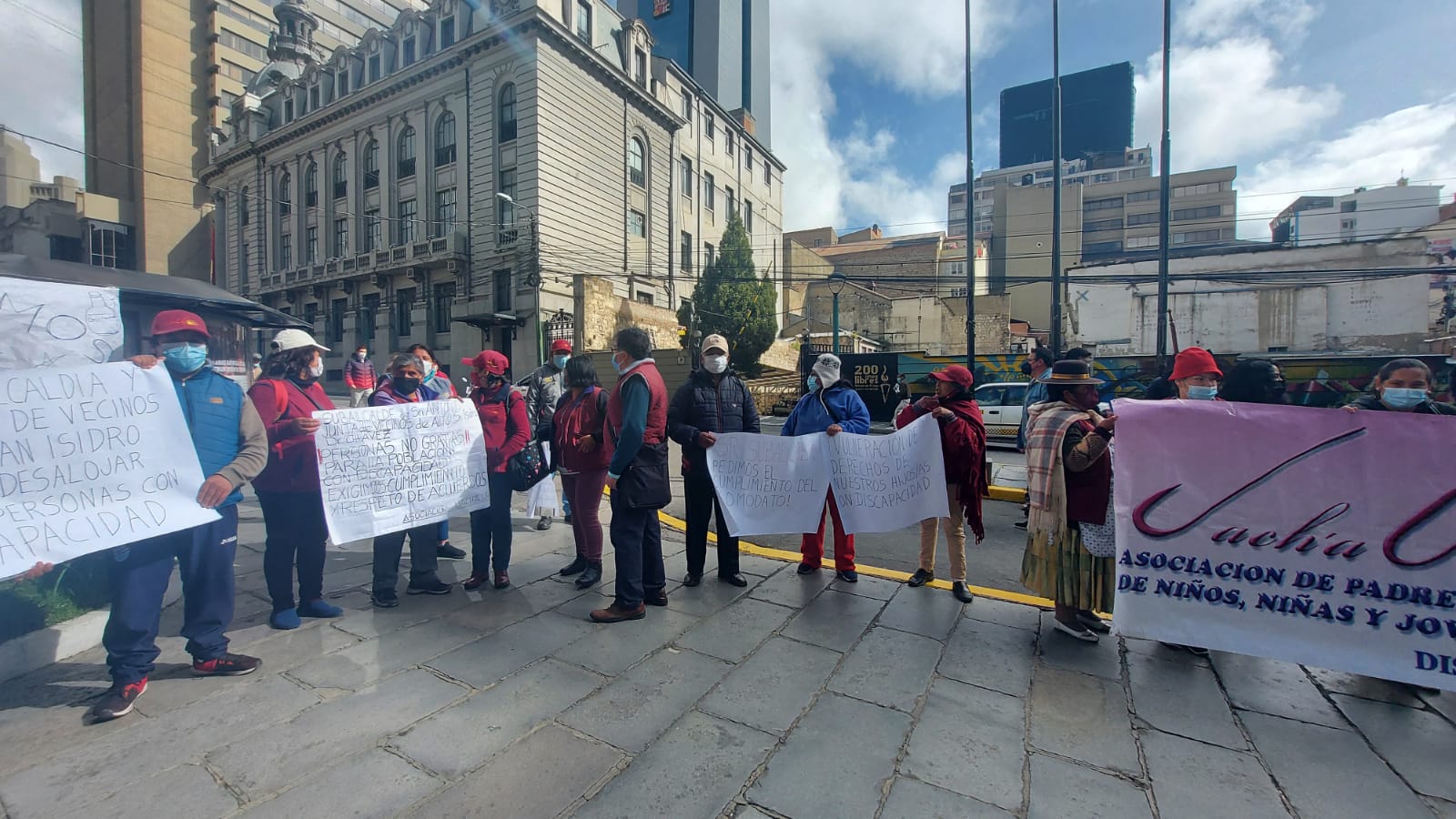 La Paz: Padres de personas con discapacidad denuncian que subalcalde de Arias pretende desalojarlos de su centro comunitario