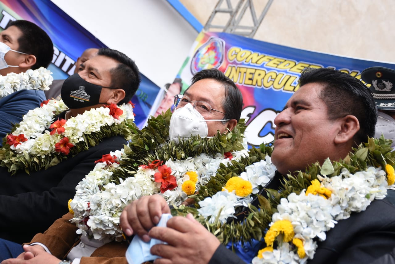 Presidente celebra el 51 aniversario de la CSCIOB con la entrega de equipamiento (amplia)