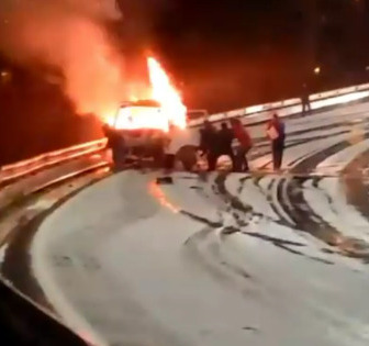 Bomberos reporta que ocho personas resultaron heridas tras accidente en autopista La Paz- El Alto