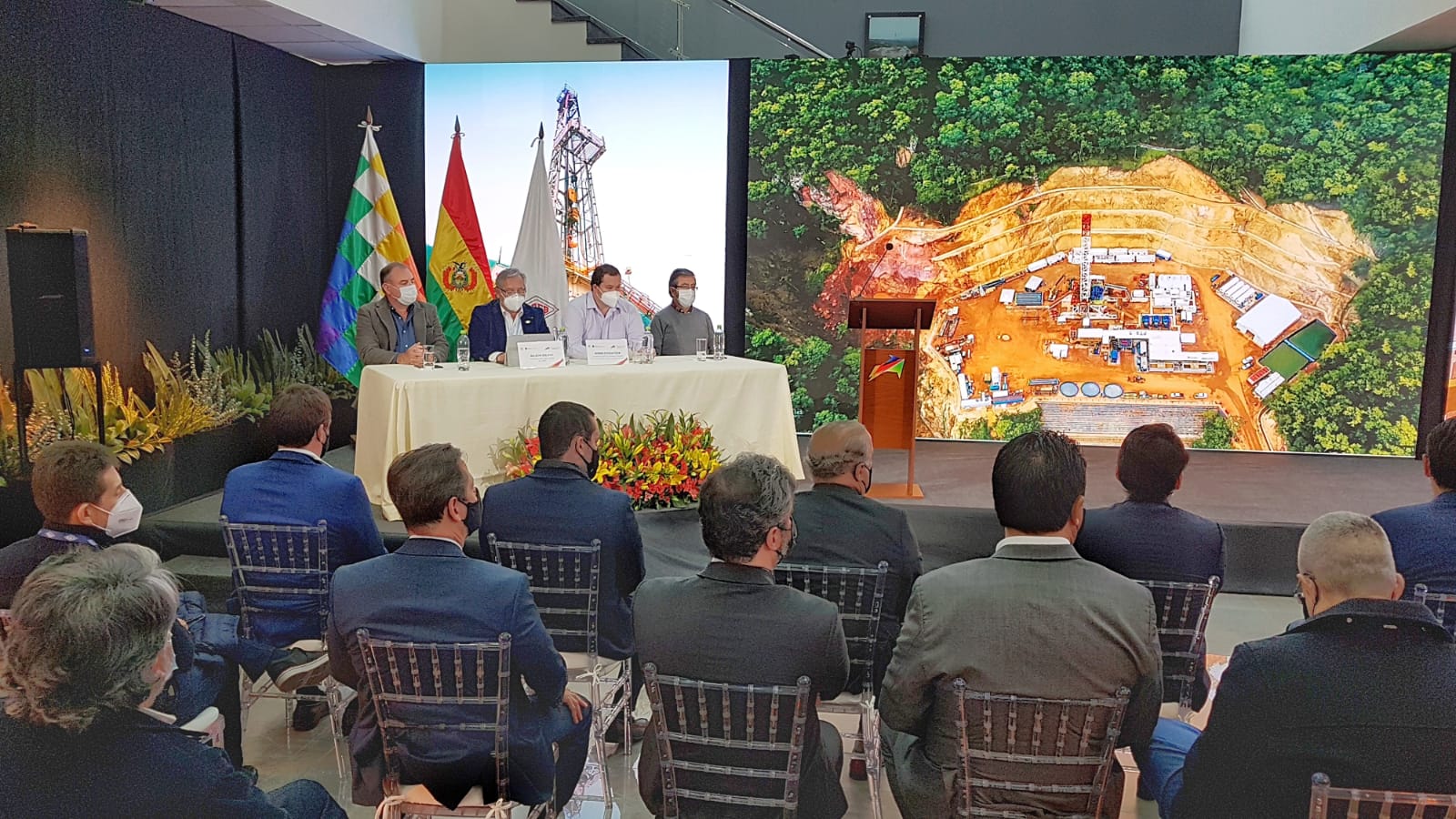 YPFB y empresas brasileñas firman memorándums de entendimiento para recuperación de campos maduros en Bolivia
