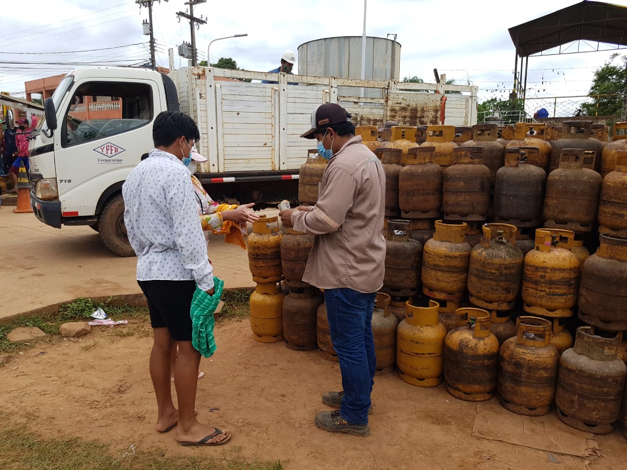 YPFB comercializa 23,2 millones de garrafas de GLP en el primer semestre del año
