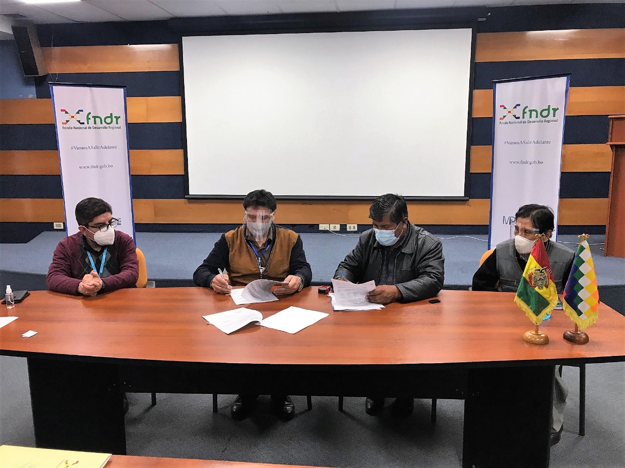 FNDR financiará Bs 12,7 millones para la construcción de un camino asfaltado en Achacachi