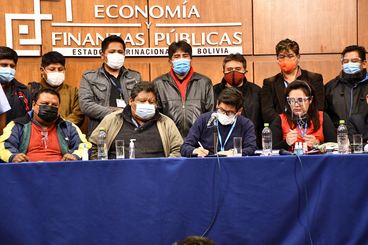 Gobierno invita a la Confederación de Choferes a sumarse al acuerdo sobre pago de créditos bancarios