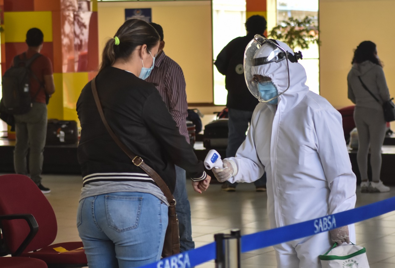 COVID-19: Analizan restricciones para extranjeros dependiendo su país de origen