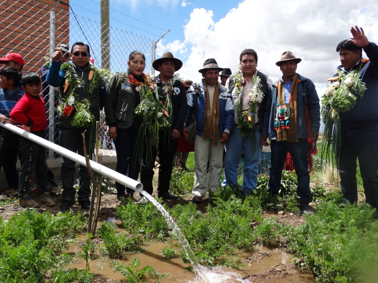 Gobierno implementa sistemas para dotar agua a productores agropecuarios de Oruro