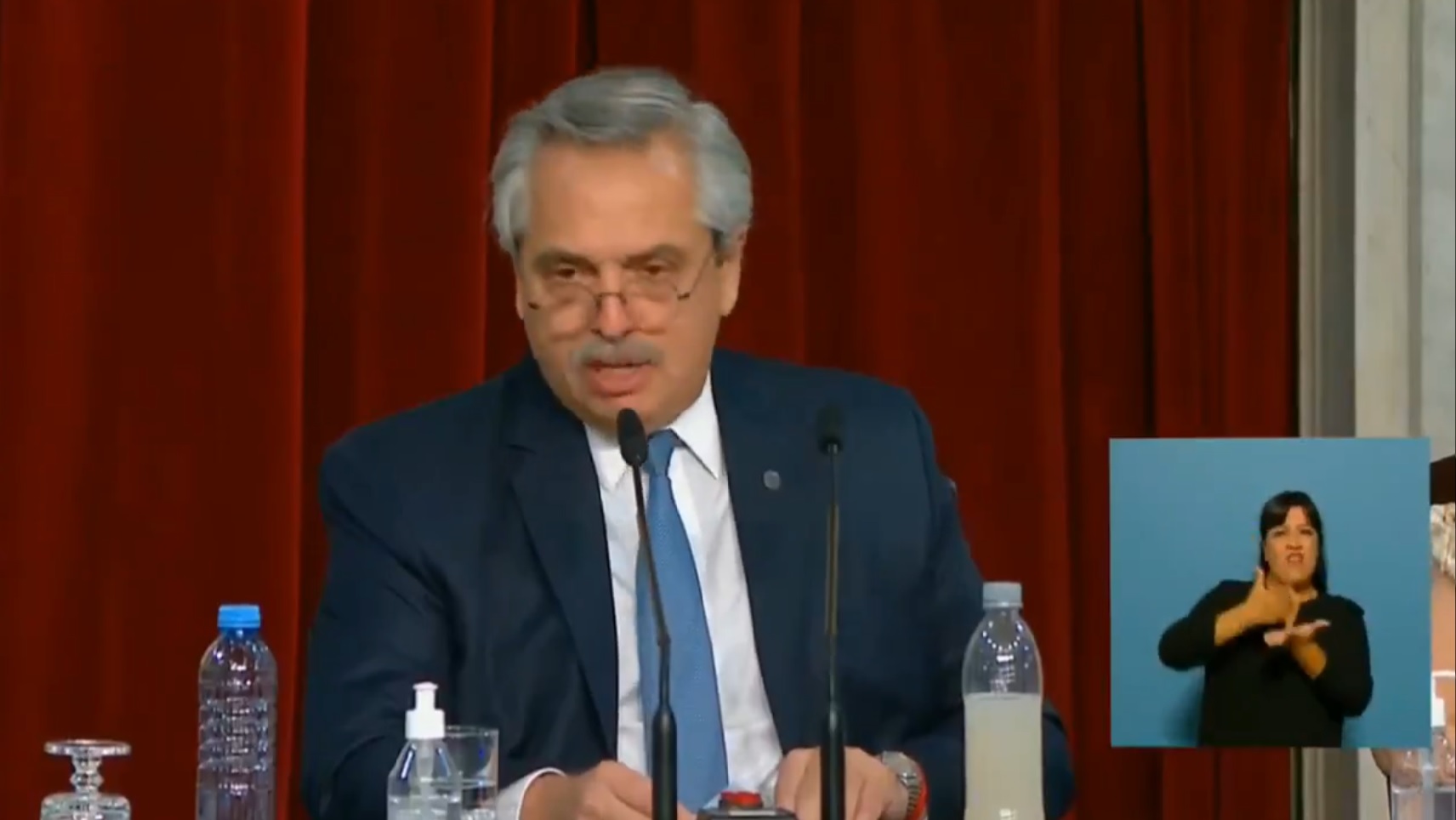 Presidente de Argentina destaca la relación fraterna con Bolivia y niega reconocimiento al régimen de Áñez