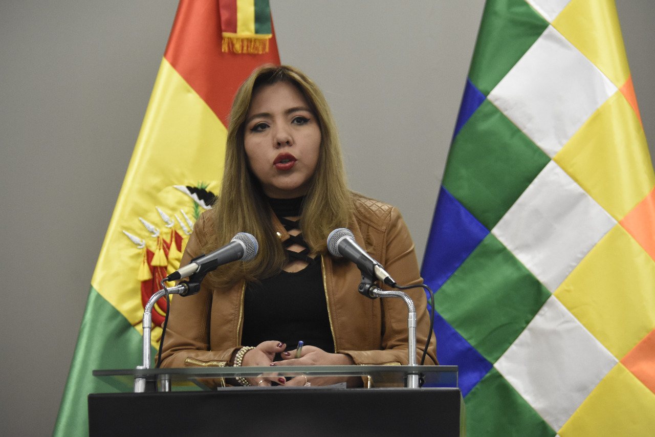 Viceministra Alcón convoca a directores de medios de comunicación para abordar el problema de la desinformación