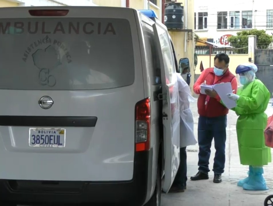 Trasladan a otros 21 ancianos con COVID-19 del hogar “La Sagrada Familia” a hospitales de Oruro