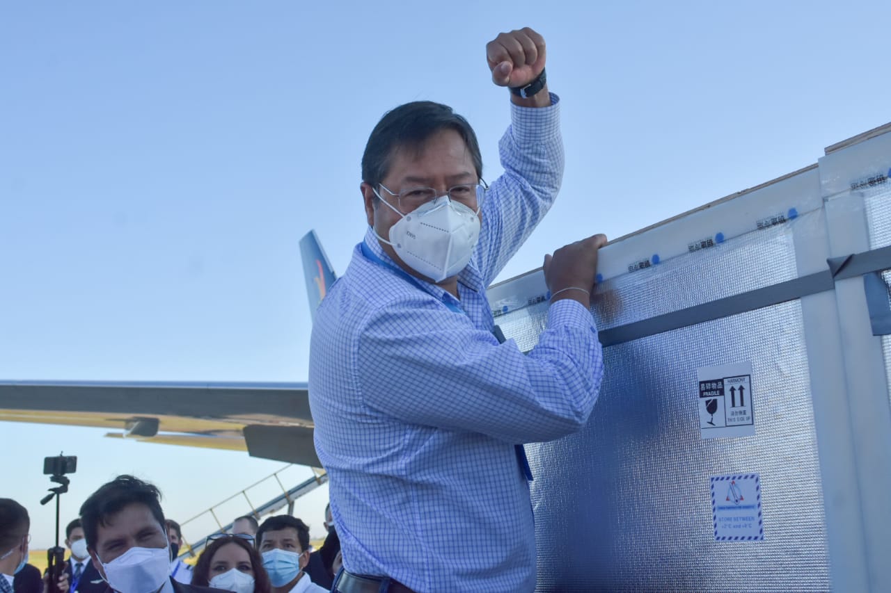 Presidente Arce anuncia la llegada de 1,2 millones de dosis de vacunas anticovid hasta el 15 de mayo