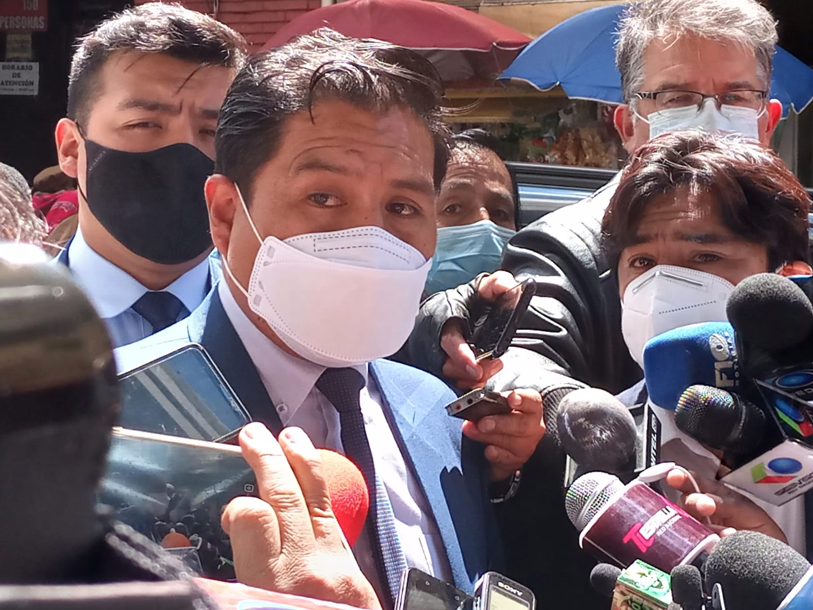 Auza: En la primera ola “no había dónde enterrar a nuestros muertos”; hoy, “la vacuna está funcionando”