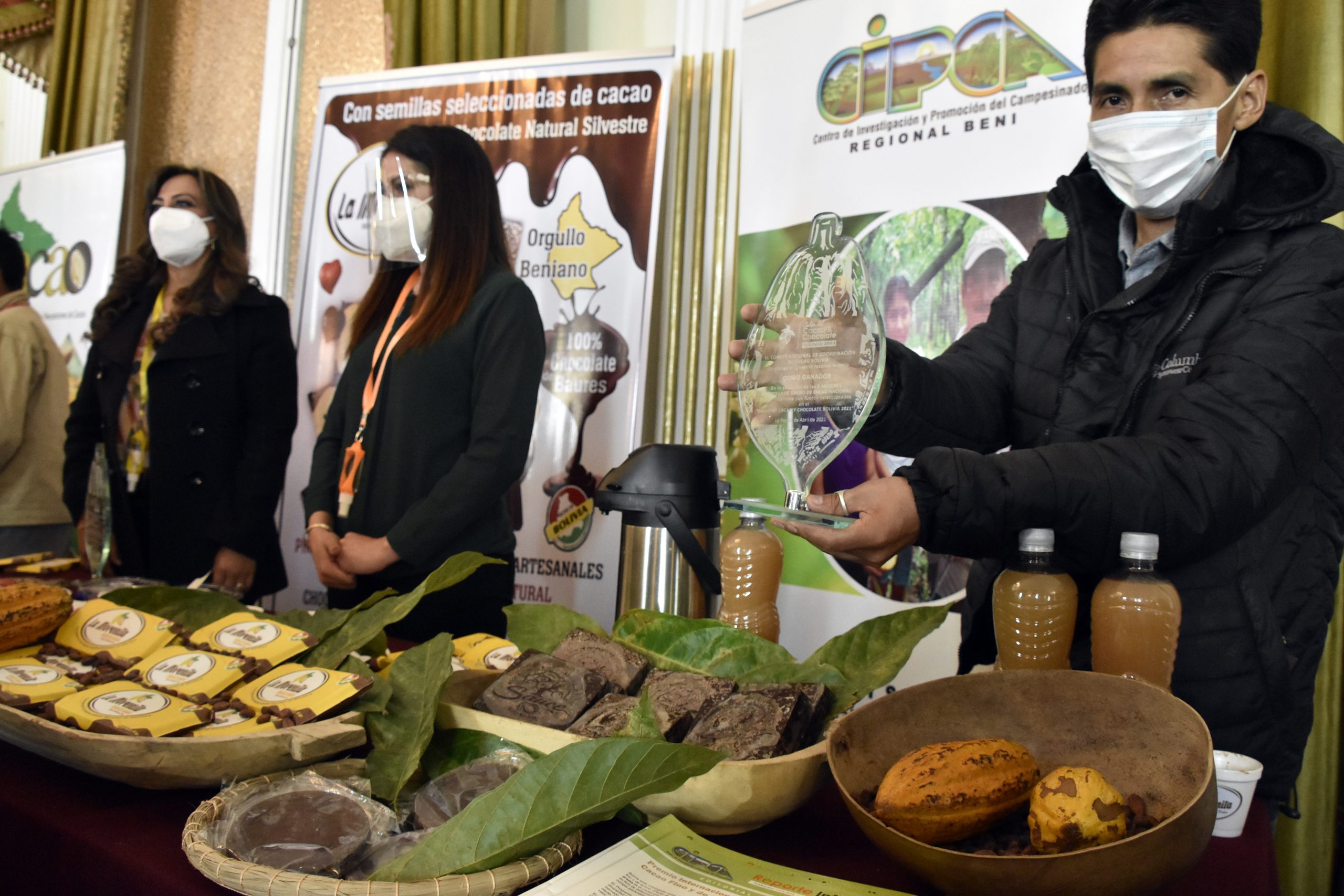 Bolivia logra medalla de oro y plata en torneo internacional de cacao en París