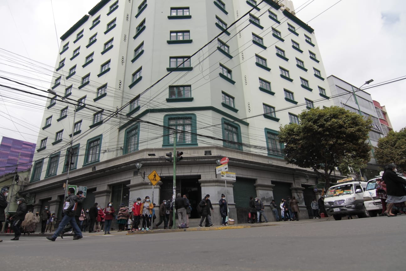 Ministro Auza advierte que será implacable con responsables de los contratos fantasmas en la CNS