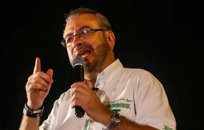 Fiscalía imputa a Rómulo Calvo por incumplimiento de deberes y ejercicio indebido de la profesión (adelanto)