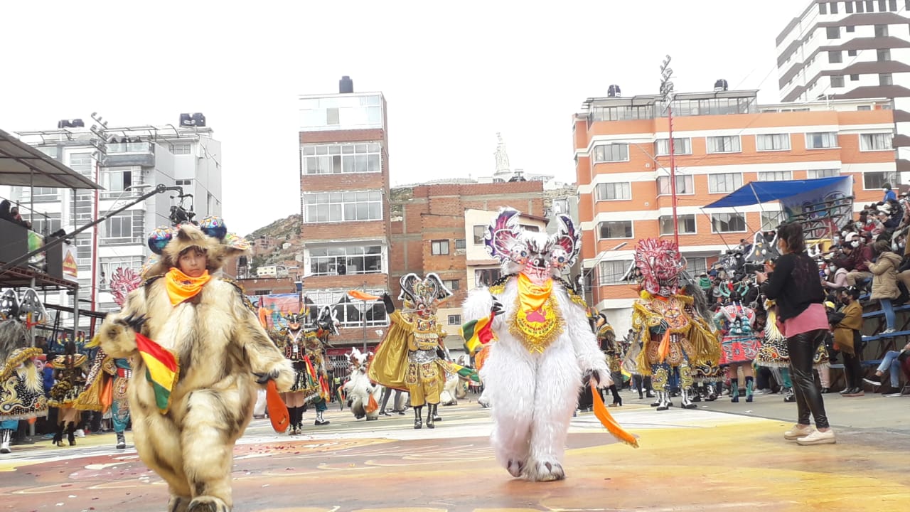 Bolivia en carnaval, con vacunas y retorno gradual a la normalidad tras dos años de postergaciones