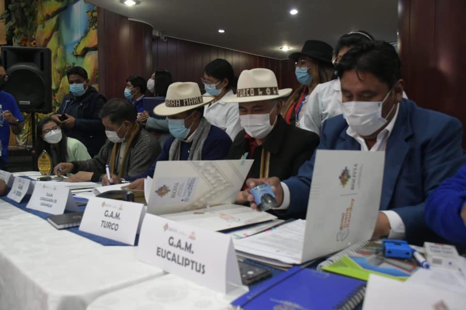 Salud firma convenio con 35 municipios de Oruro para fortalecer el sistema de salud