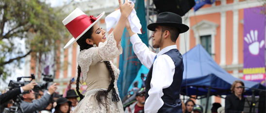 Bolivia celebra el Día de la Cueca