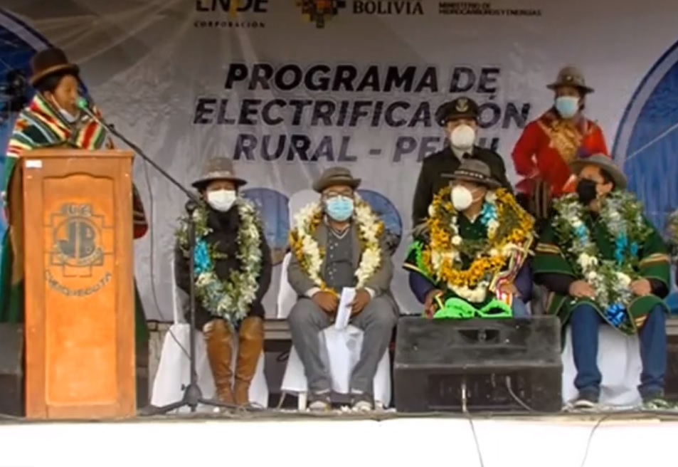 Presidente inaugura proyecto de construcción de electrificación rural en Choquecota de Oruro (adelanto)