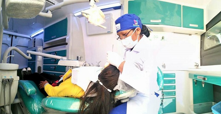 Proyecto Mi Sonrisa beneficia a 142 adultos mayores de Chuquisaca con prótesis dentales
