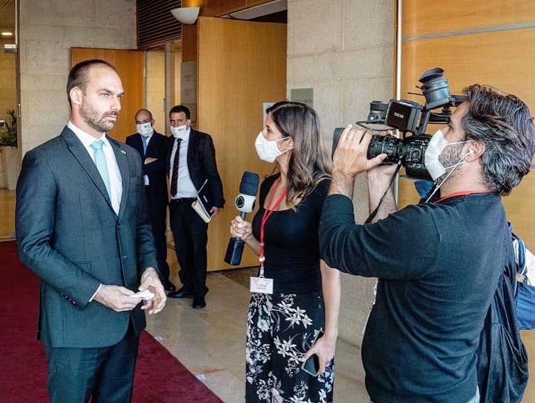 Eduardo Bolsonaro arremete contra la prensa en redes sociales
