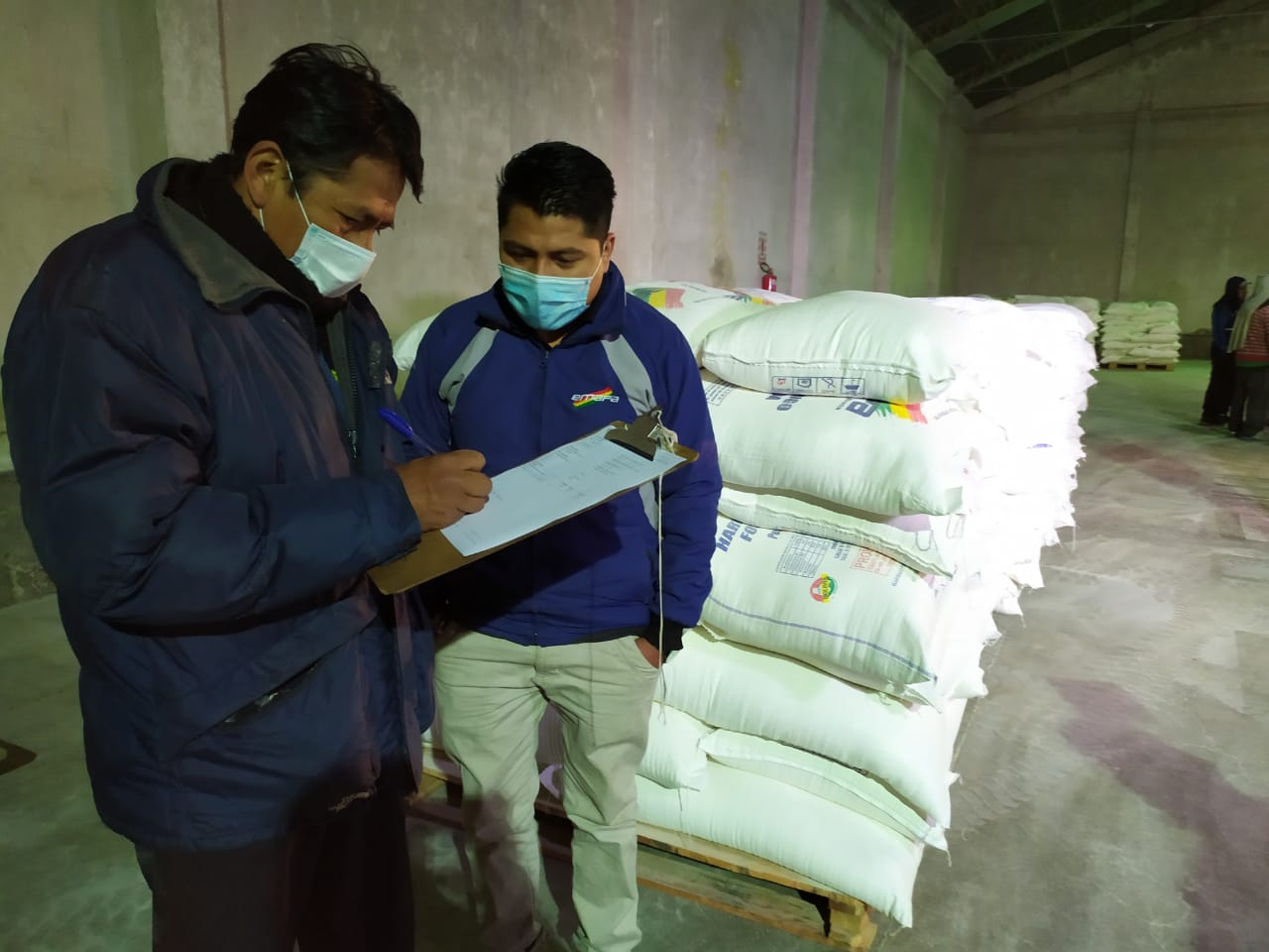 Emapa entrega harina a panificadores de la ciudad de El Alto