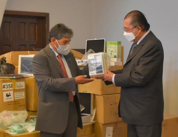 Ministerio de Salud entrega equipos de terapia intensiva al Hospital de Clínicas por más de Bs 2 millones