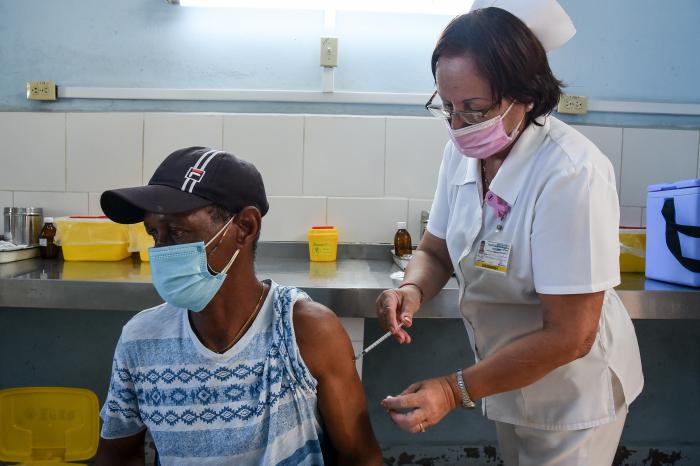 Inmunizar para frenar la propagación del COVID-19, tarea principal de la ciencia cubana