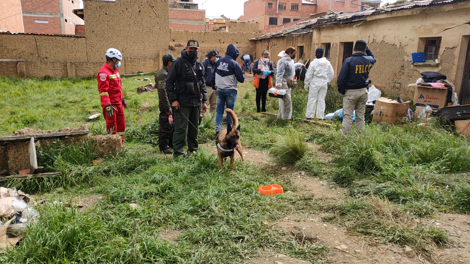 Policía realiza planimetría forense y pruebas de luminol en vivienda de feminicida confeso