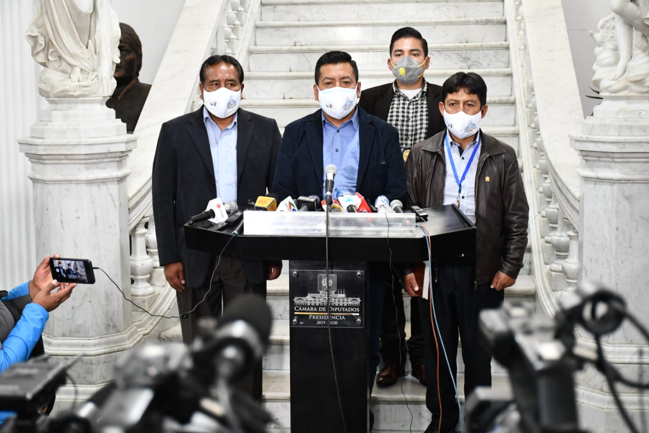 Presidente de Diputados destaca labor de “médicos patriotas” que atienden la emergencia sanitaria pese al paro