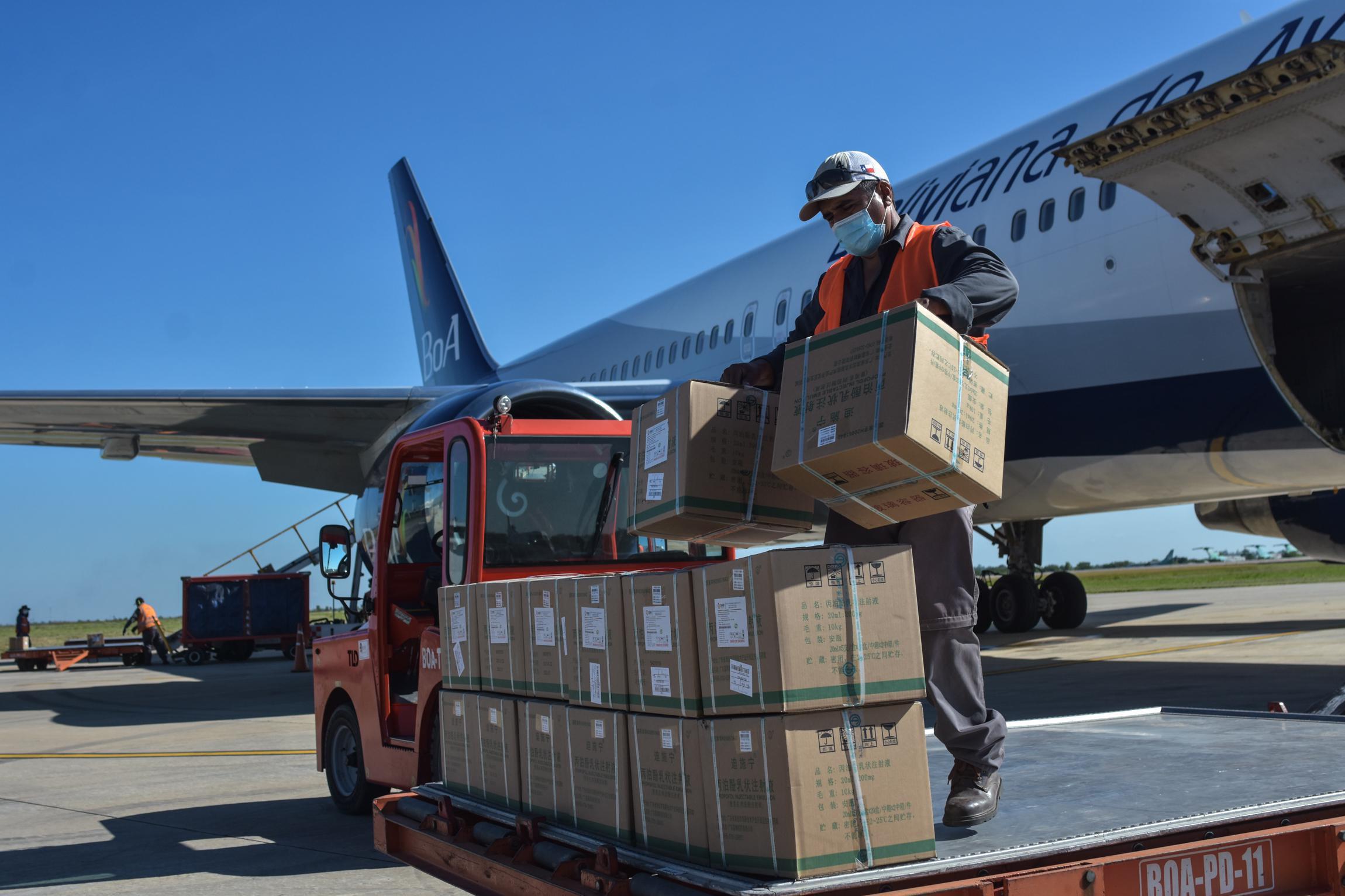 Bolivia recibirá 328.000 dosis de vacunas Sinopharm y AstraZeneca la próxima semana