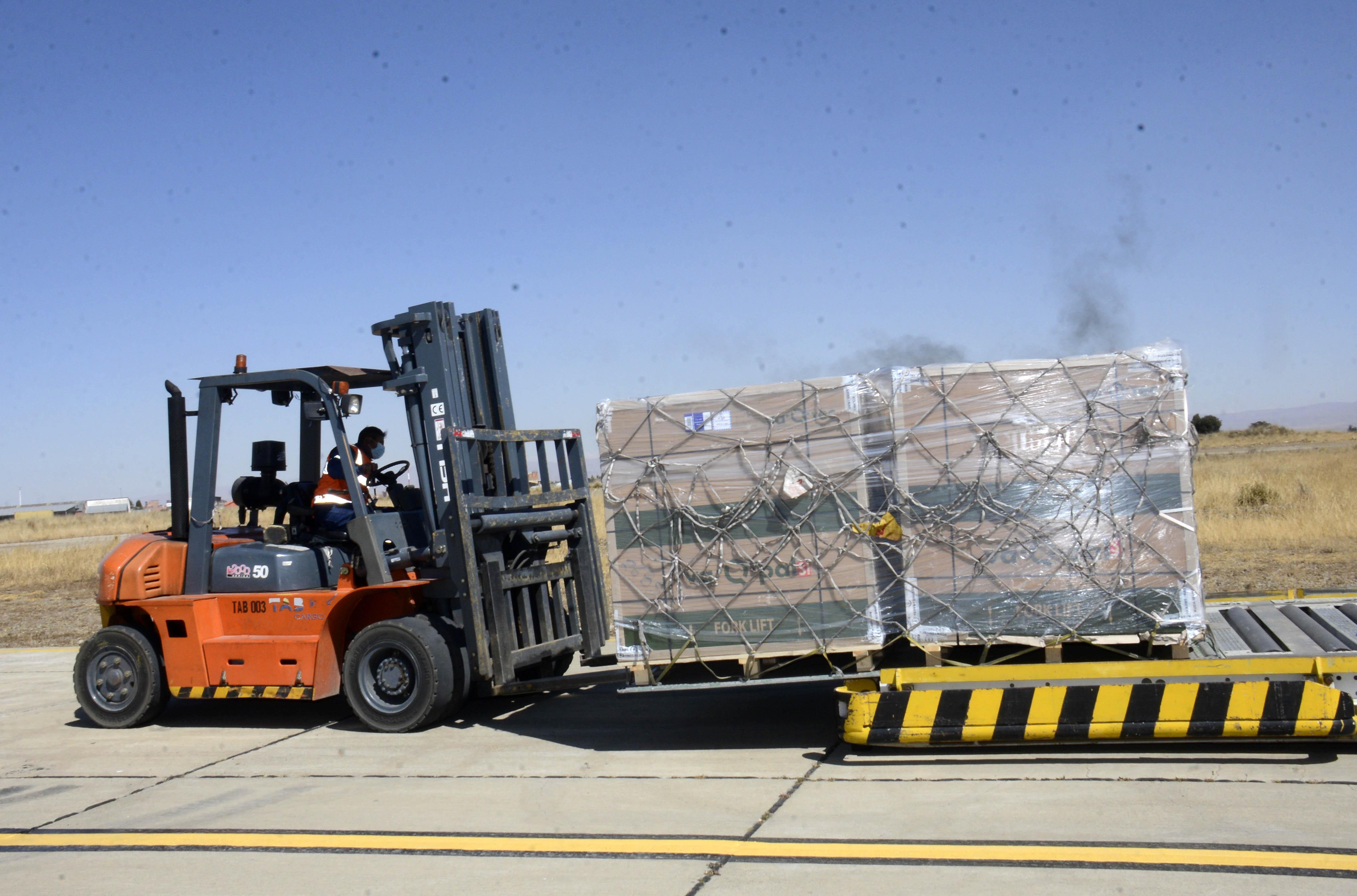 Gobierno distribuirá vacunas por medio de gobiernos municipales para acelerar la inmunización masiva