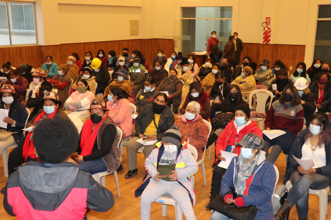 Se socializa proyecto de ley para que mujeres trabajadoras gestantes puedan gozar de los 90 días completos de pre y posnatal