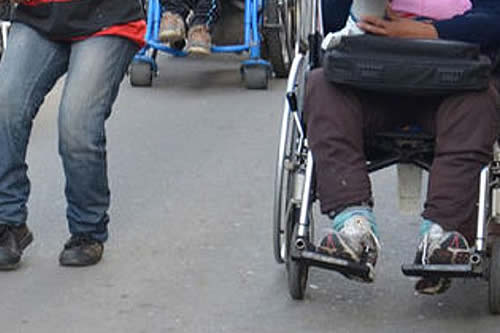 Personas con discapacidad bloquean calles paceñas y exigen reunión con el Gobernador por designación de Directora de Codepedis