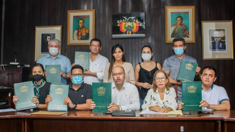 Ministro de Gobierno critica viaje de legisladores opositores a EEUU