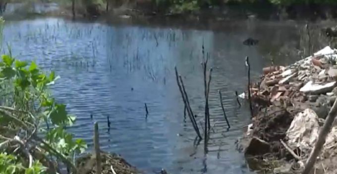 Justicia envía a la cárcel a mujer que intentó ahogar a su bebé en Santa Cruz