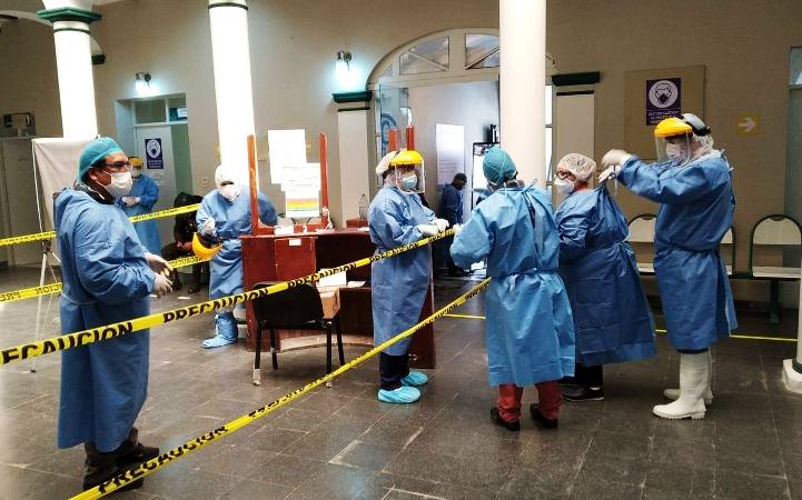 Gobierno amplía contratos de 3.025 médicos del país para atención a pacientes con COVID-19