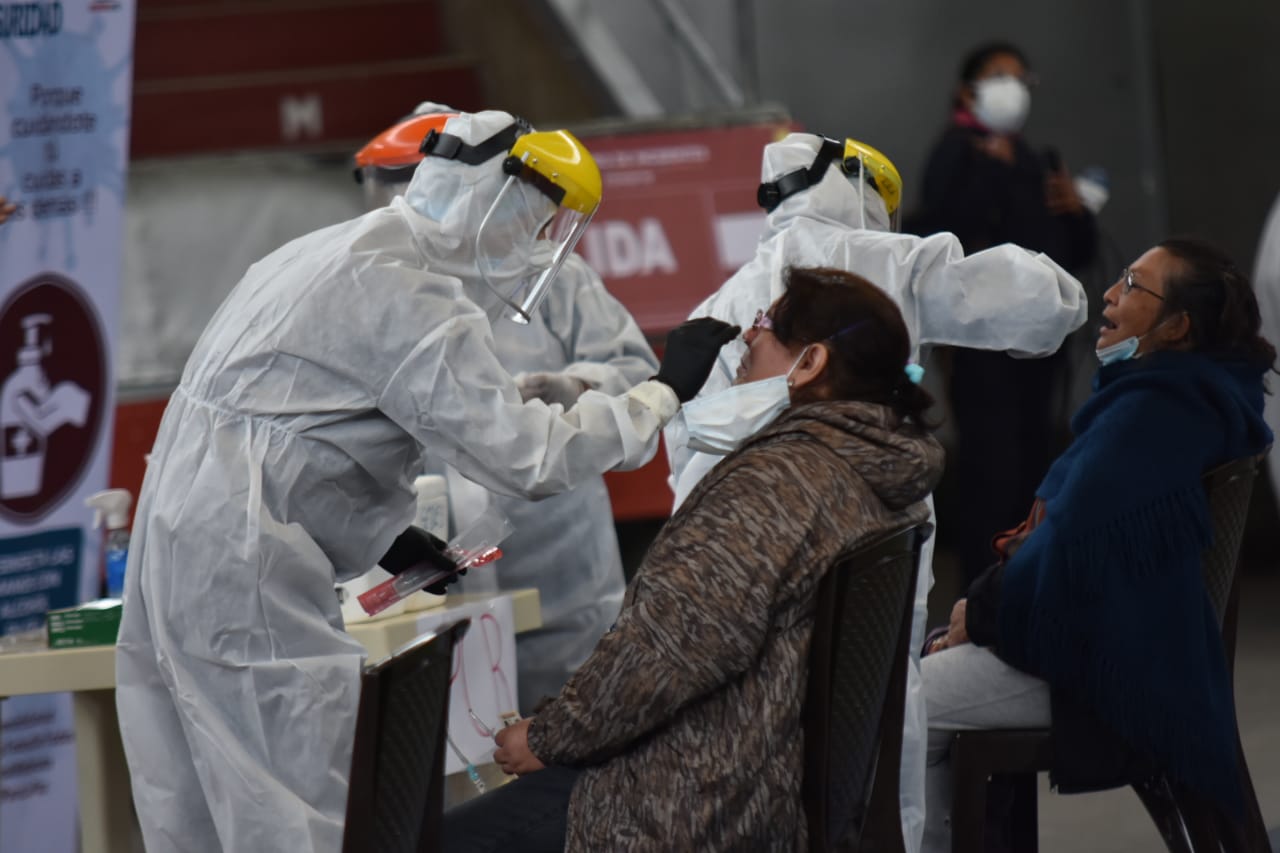 Patzi inaugura megacentro de diagnóstico peatonal para pruebas COVID-19 en el Coliseo Cerrado