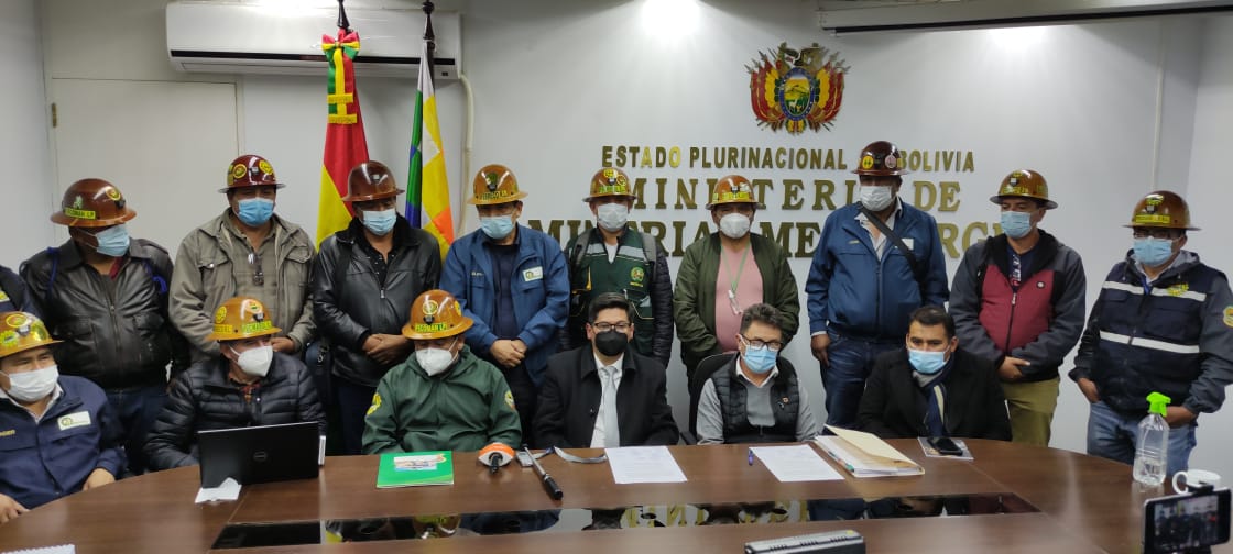 Gobierno y cooperativistas mineros llegan a acuerdos, pero siguen las movilizaciones