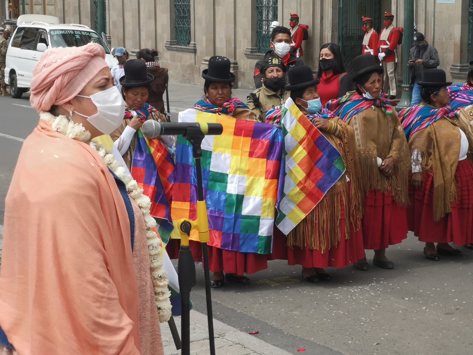 Ministra Prada rinde homenaje a Bartolina Sisa, en el Día Internacional de la Mujer Indígena