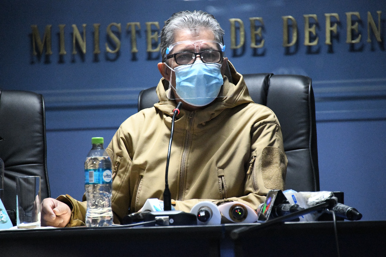 Defensa detecta contratos irregulares realizados durante el régimen de Áñez