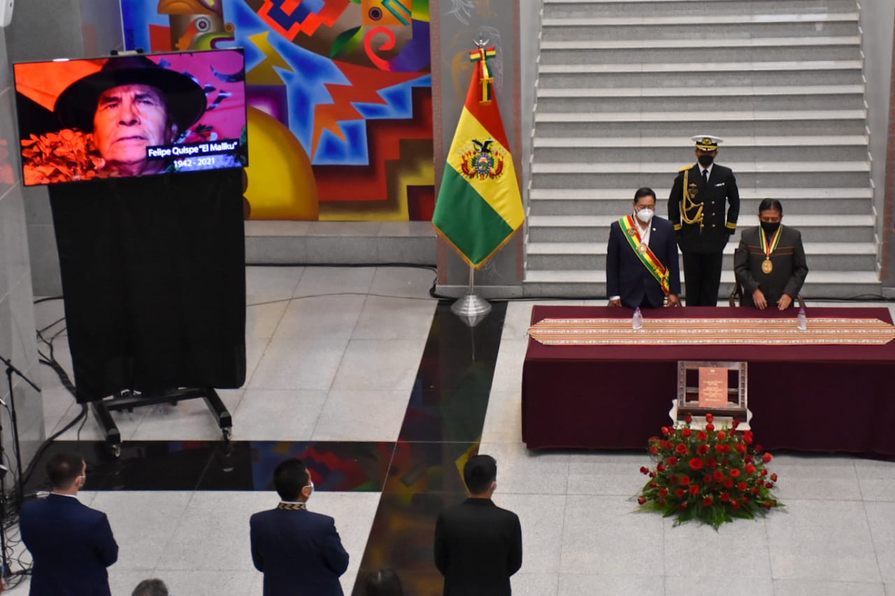 Felipe Quispe es recordado con un minuto de silencio en el XII aniversario del Estado Plurinacional
