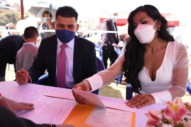 Matrimonio colectivo en La Paz: 30 parejas contraen nupcias gracias a las gestiones del OEP a través del Serecí