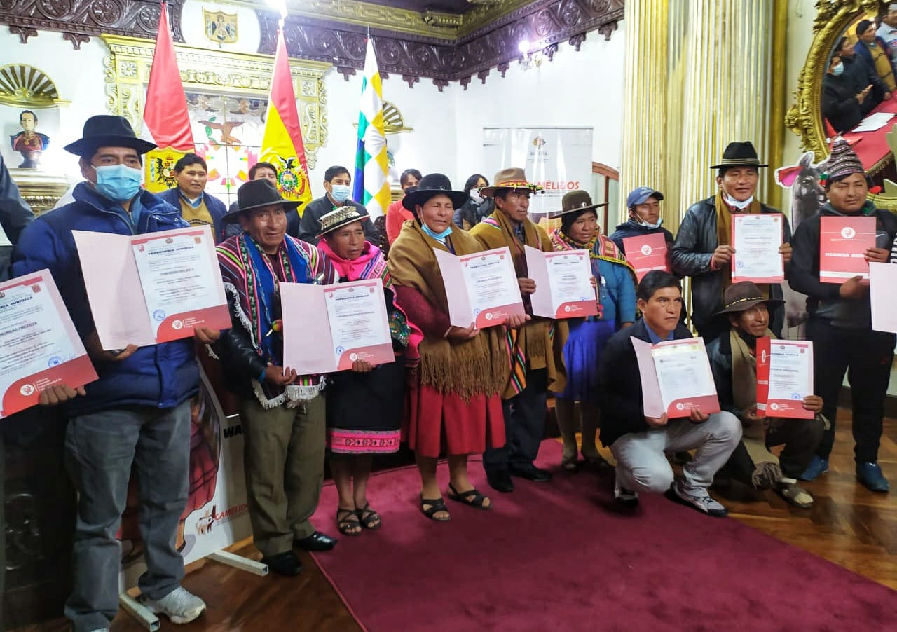 Entregan personerías jurídicas a organizaciones productivas del sector camélido