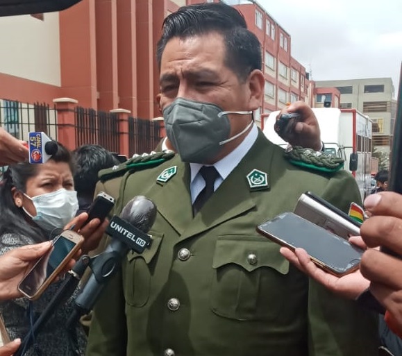 Policía confirma el fallecimiento de tres estudiantes y cinco heridos tras ceder baranda en edificio de la UPEA