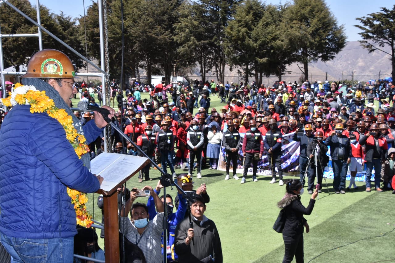 Presidente participa en actos por el 56 aniversario de la Cooperativa Minera El Progreso Kami (adelanto)