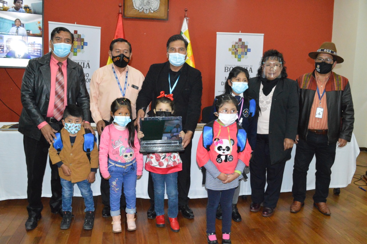 Ministro Quelca: “Ganadores del concurso `Mi primera anécdota’ son los escritores del mañana”