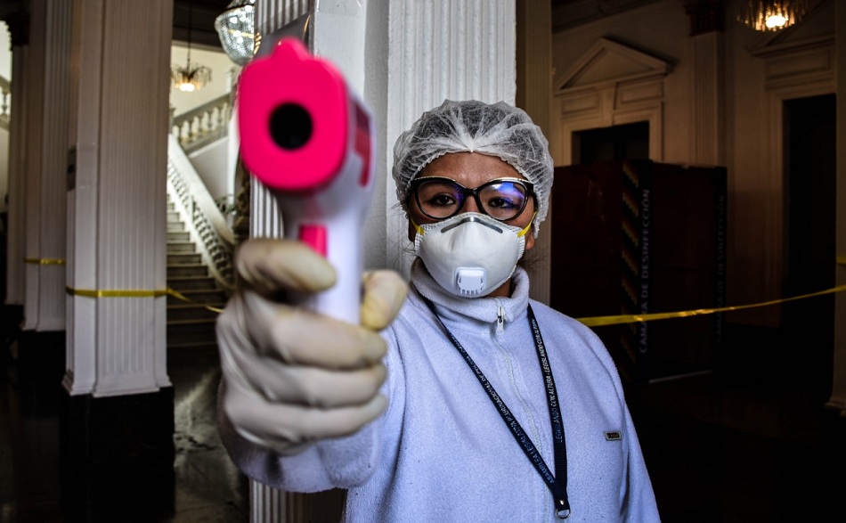 Nuevos contagios de COVID en Bolivia disminuyen de 1.070 casos, el sábado, a 606 este domingo