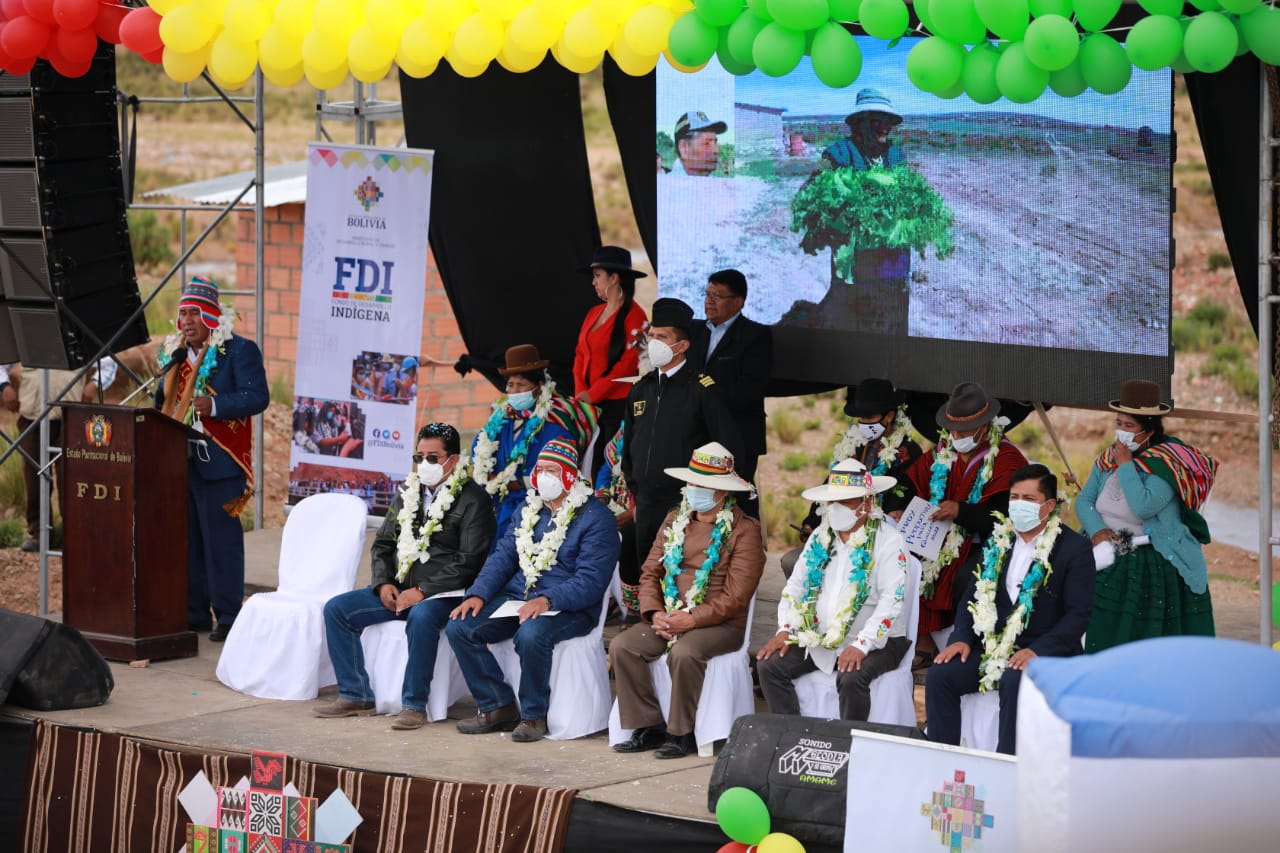 Presidente Arce entrega puente vehicular Quelcata, en Oruro