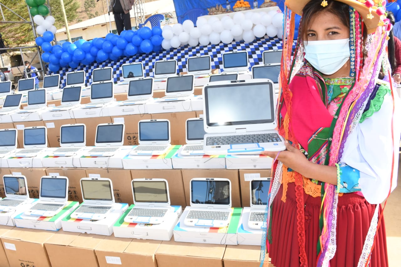 Presidente entrega equipos de salud, ambulancias y computadoras para habitantes del municipio de San Lucas, en Chuquisaca (amplia)