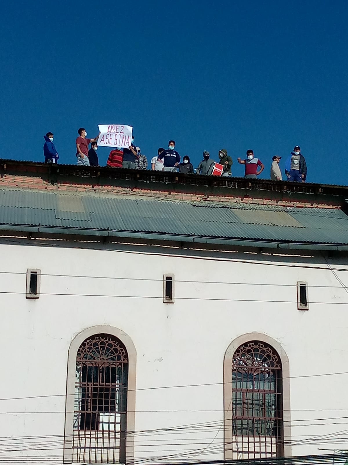 Reclusos del penal de San Pedro se amotinan en exigencia a igualdad de derechos por los “privilegios” de Jeanine Áñez