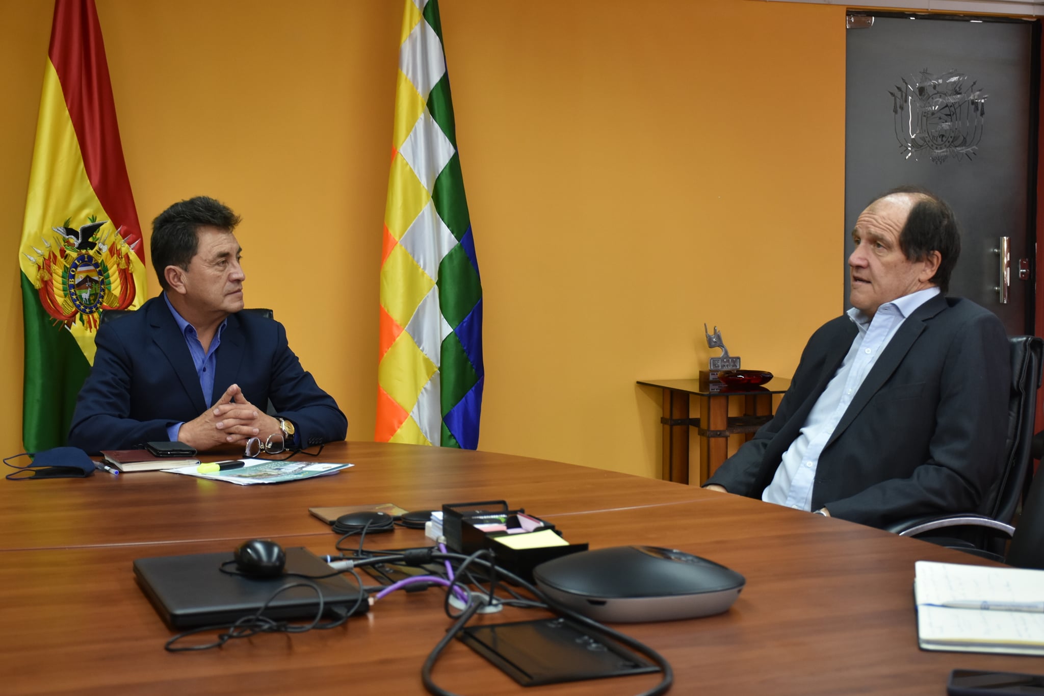 Ministro de Minería y embajador argentino se reúnen para hablar de inversiones y venta de minerales